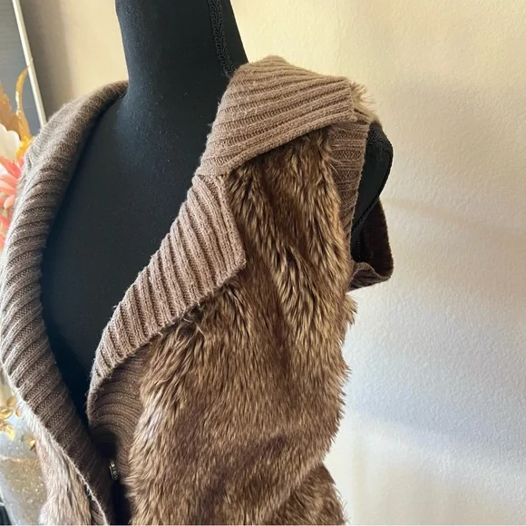89th & Madison Y2K Vintage Faux Fur Brown Knit Collared Vest - Picture 3 of 11